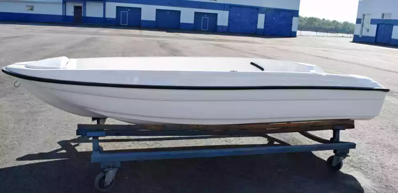 Стеклопластиковая лодка Пингвин (тримаран) в Копейске