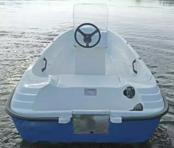Стеклопластиковая лодка Пингвин с консолью (тримаран) в Копейске
