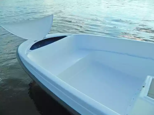 Стеклопластиковая лодка Пингвин с консолью (тримаран) в Копейске