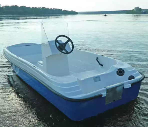 Стеклопластиковая лодка Пингвин с консолью (тримаран) в Копейске