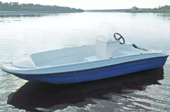 Стеклопластиковая лодка Пингвин с консолью (тримаран) в Копейске