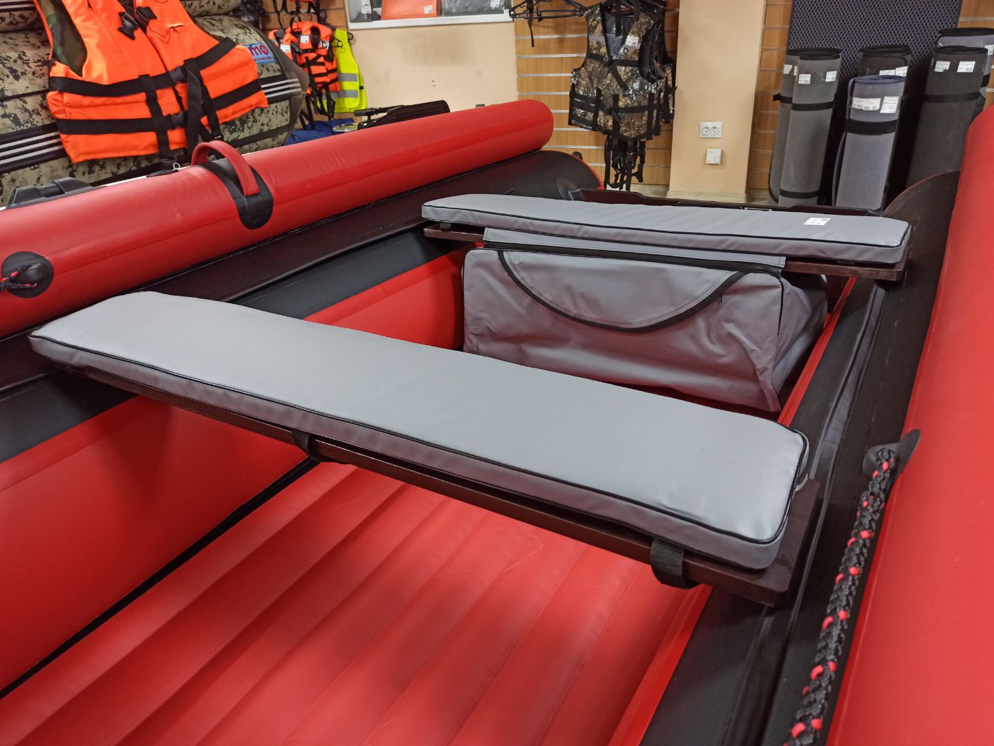 КОМПЛЕКТ МЯГКИХ НАКЛАДОК С СУМКОЙ ДЛЯ ЛОДОК 90Х20 СЕРЫЙ в Копейске