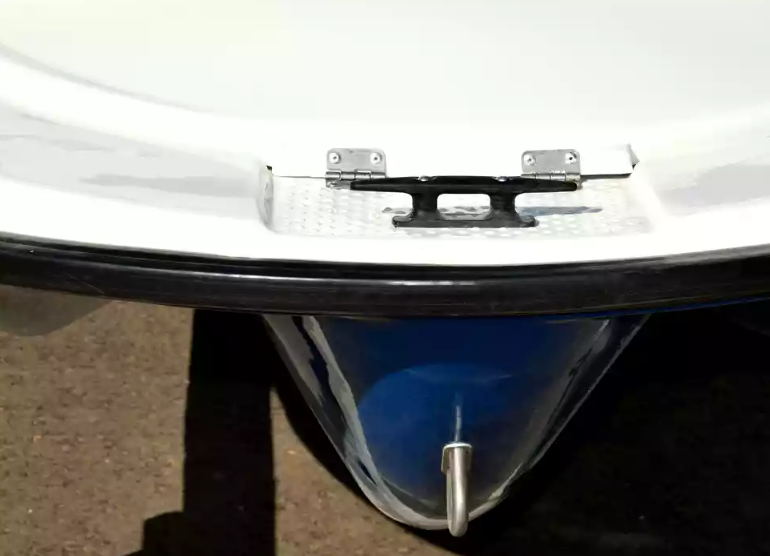 Стеклопластиковая лодка Пингвин с консолью (тримаран) в Копейске