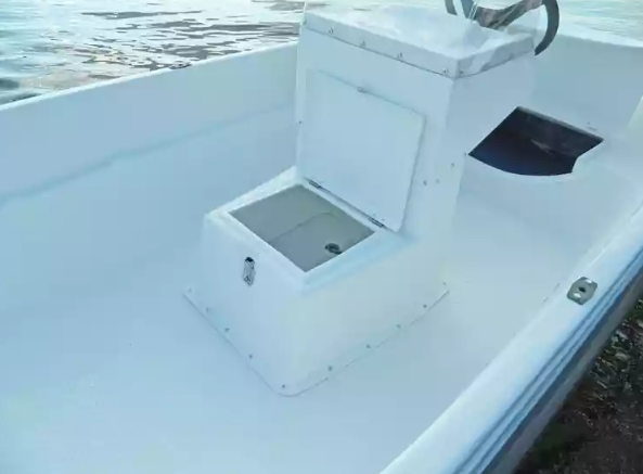 Стеклопластиковая лодка Пингвин с консолью (тримаран) в Копейске