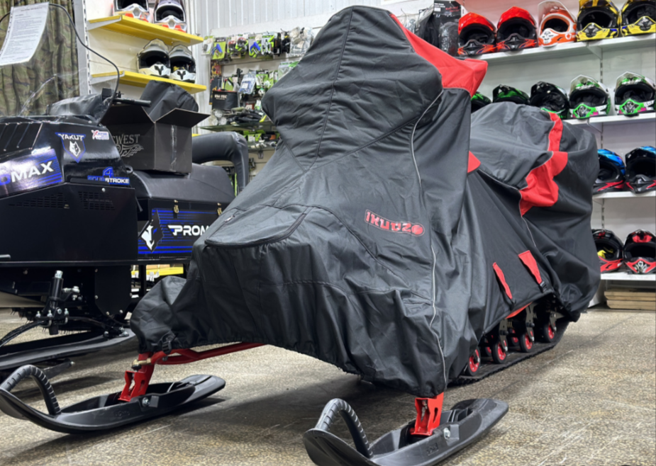 Чехол транспорт. снегохода IKUDZO HUNTER черно-красный Оксфорд ПРЕМИУМ качества с лого IKUDZO в Копейске