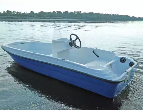 Стеклопластиковая лодка Пингвин с консолью (тримаран) в Копейске