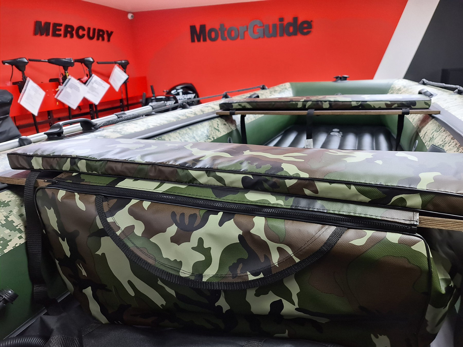 КОМПЛЕКТ МЯГКИХ НАКЛАДОК С СУМКОЙ ДЛЯ ЛОДОК 105Х20 КАМУФЛЯЖ в Копейске